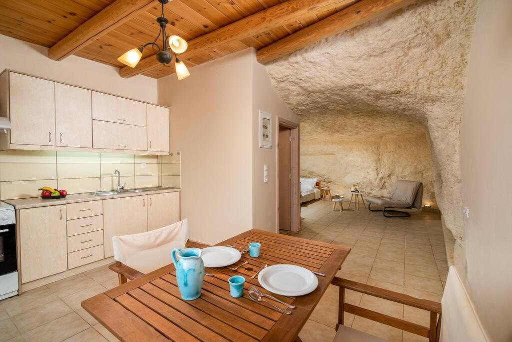 Nostos Cave Seaview Apartment マタラ エクステリア 写真